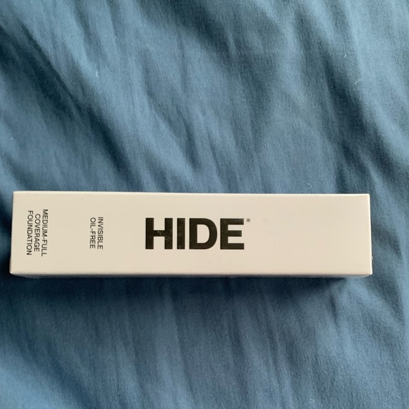NEW - Hide Premium Foundation - Medium coverage - Picture 2 of 2